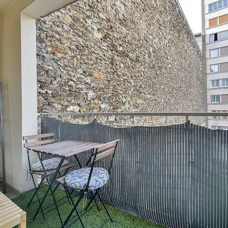 Bright With Balcony In Nation * Париж