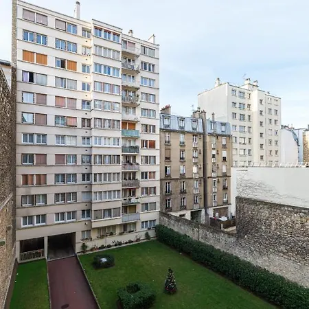 Bright With Balcony In Nation Апартаменты Париж